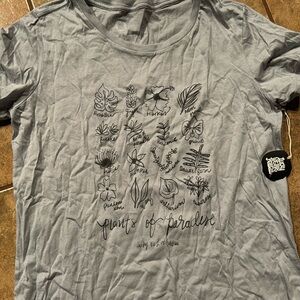 NWT Plants of Paradise Lucky We Live Hawai’i Shirt